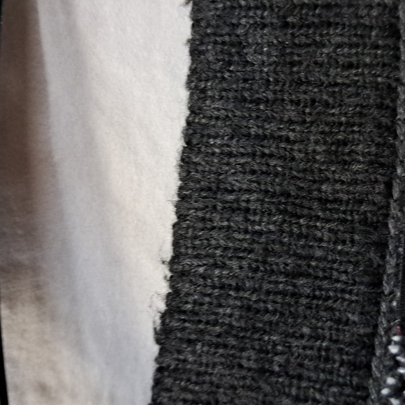 2X France Model Ladies Grey/ Black and White Xtra long soft sweater. - Picture 6 of 7